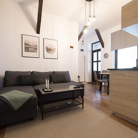Lovely Brasov Flat With Patio And Mountain Views Exteriör bild