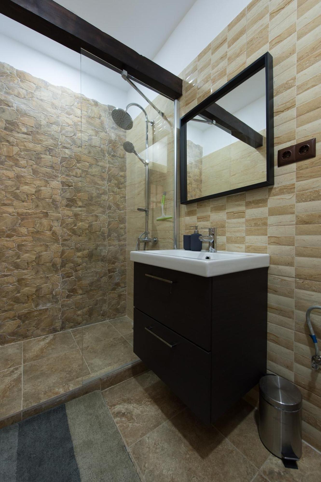 Lovely Brasov Flat With Patio And Mountain Views Exteriör bild