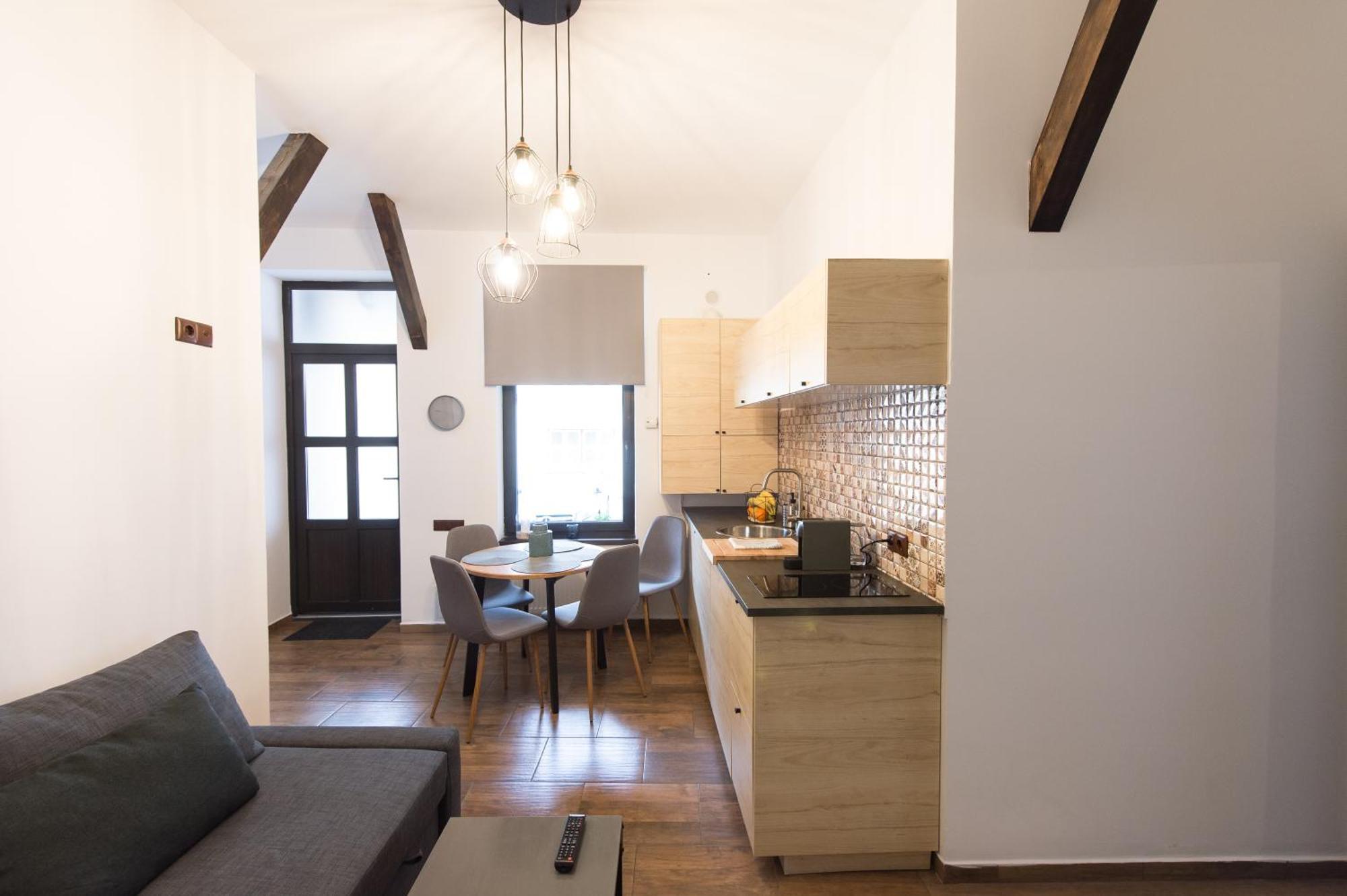 Lovely Brasov Flat With Patio And Mountain Views Exteriör bild