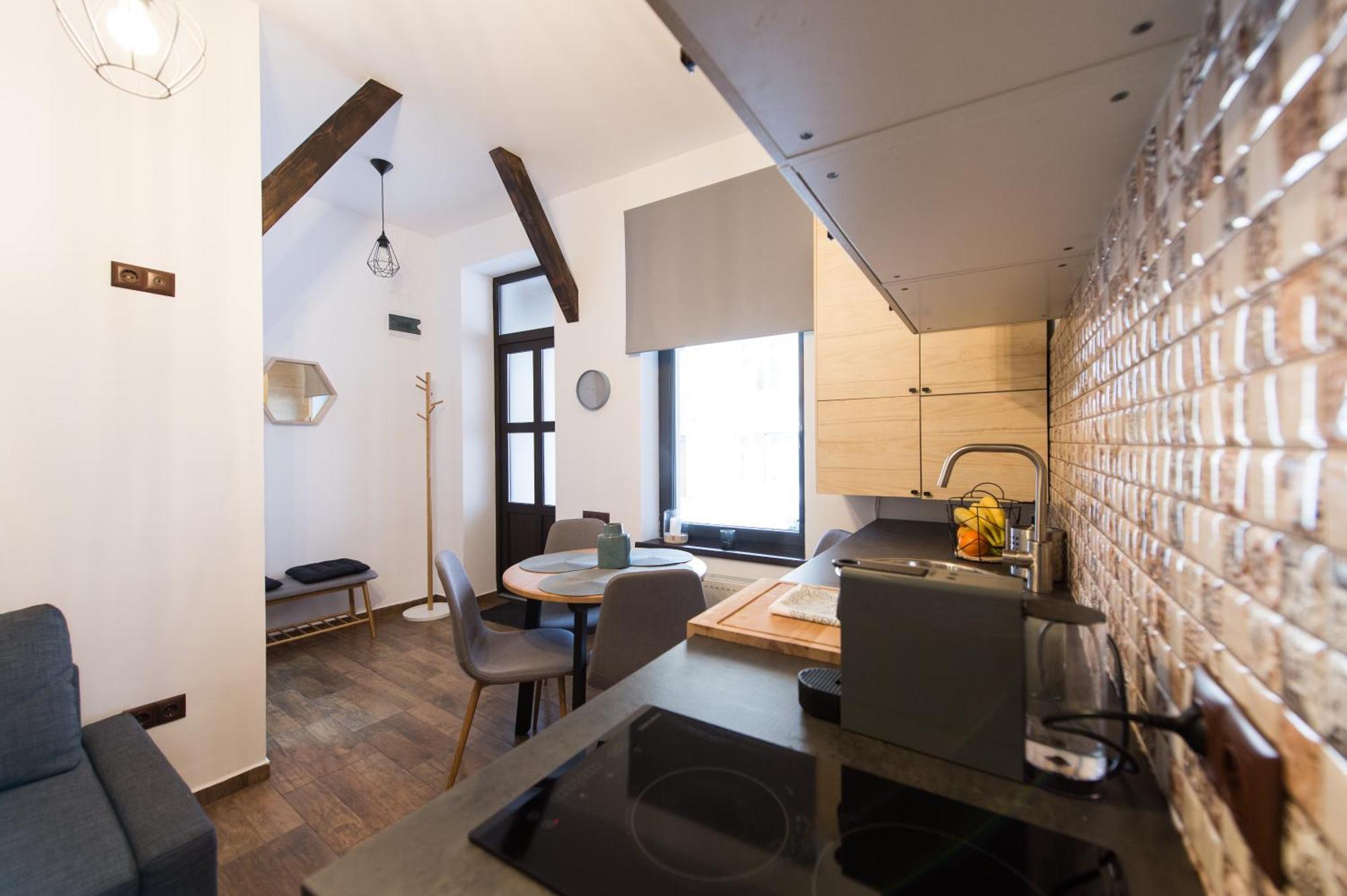 Lovely Brasov Flat With Patio And Mountain Views Exteriör bild