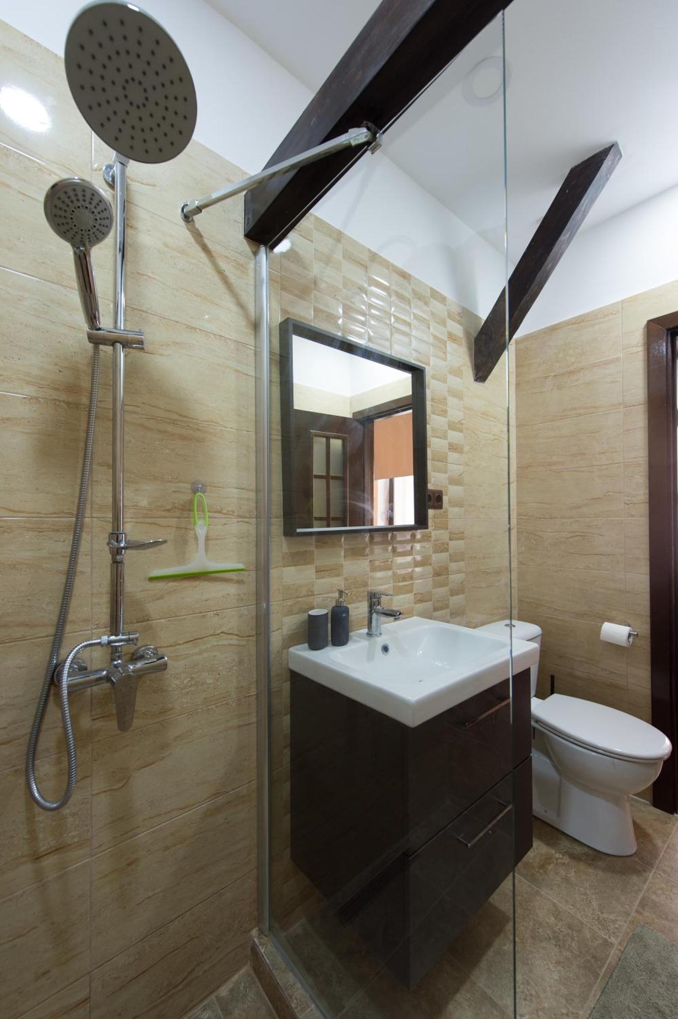 Lovely Brasov Flat With Patio And Mountain Views Exteriör bild