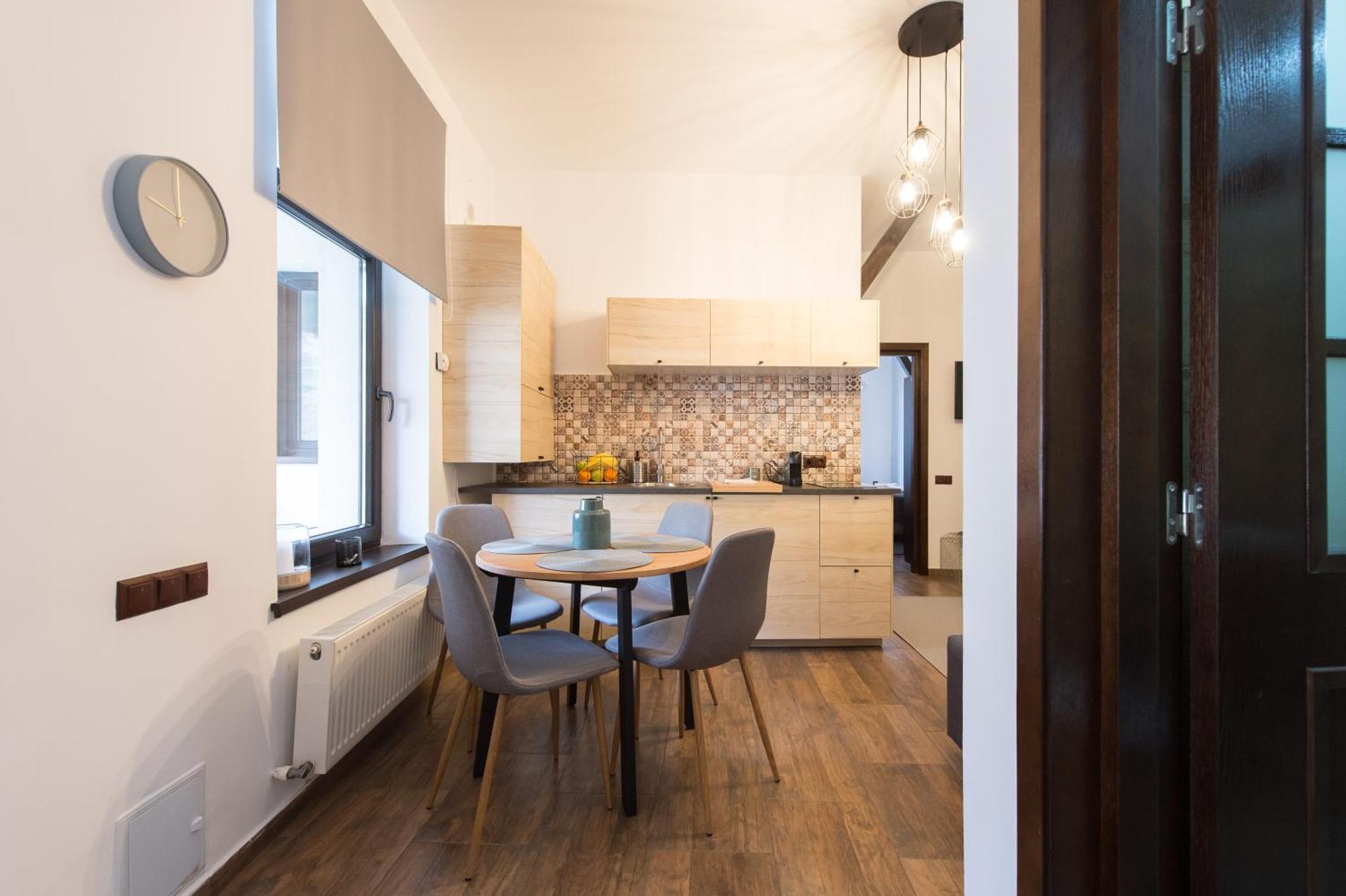 Lovely Brasov Flat With Patio And Mountain Views Exteriör bild