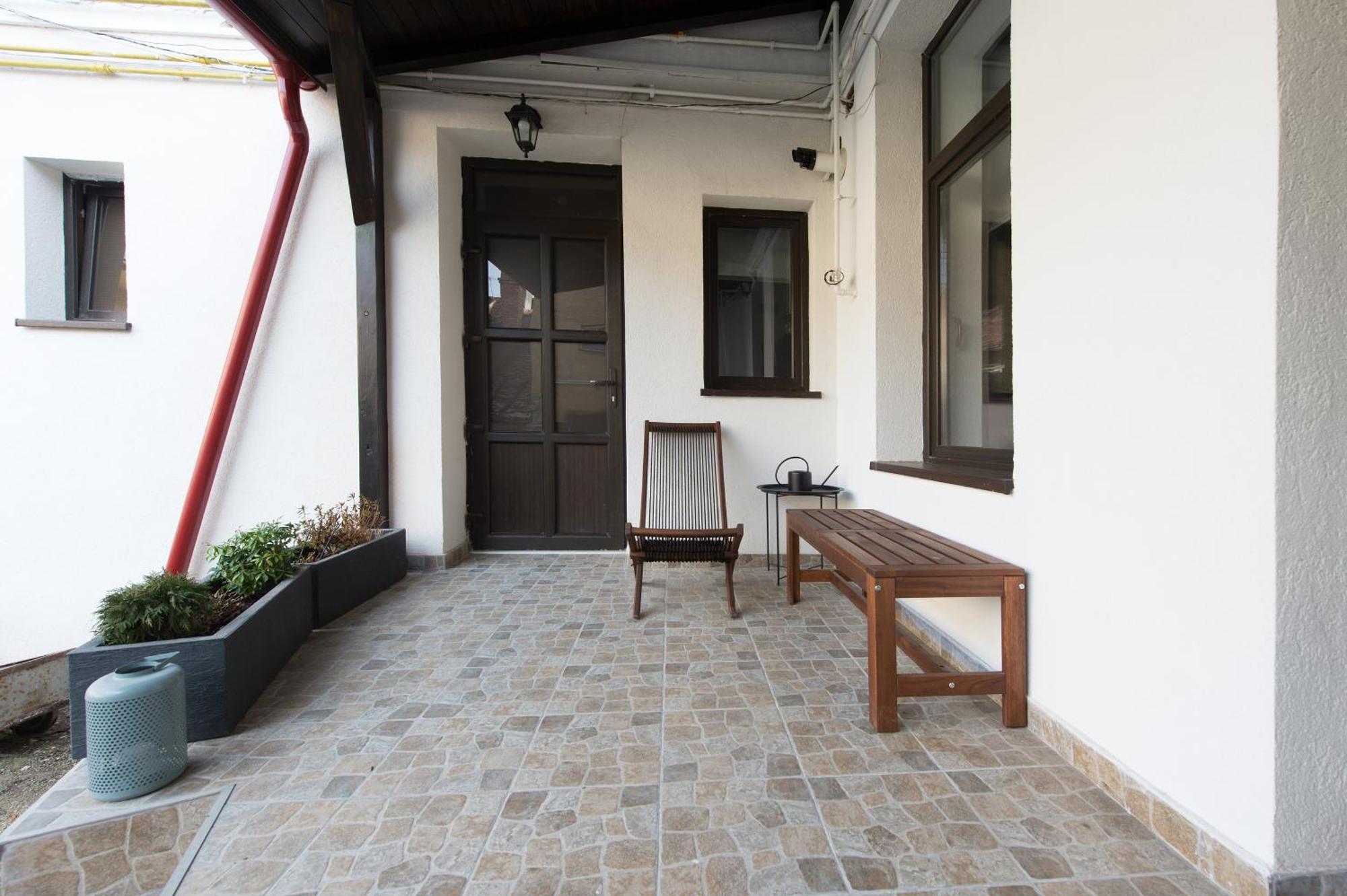 Lovely Brasov Flat With Patio And Mountain Views Exteriör bild