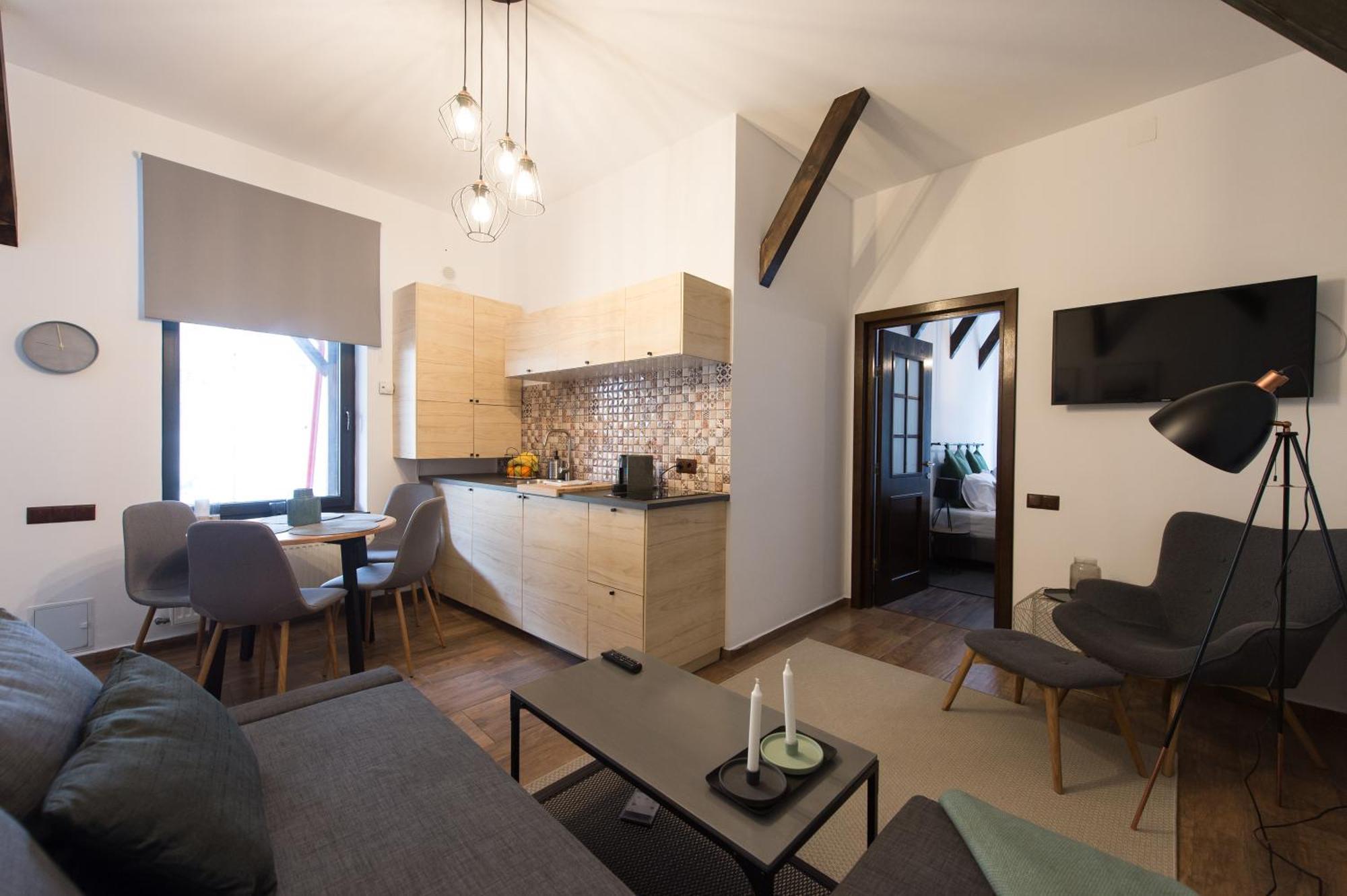 Lovely Brasov Flat With Patio And Mountain Views Exteriör bild