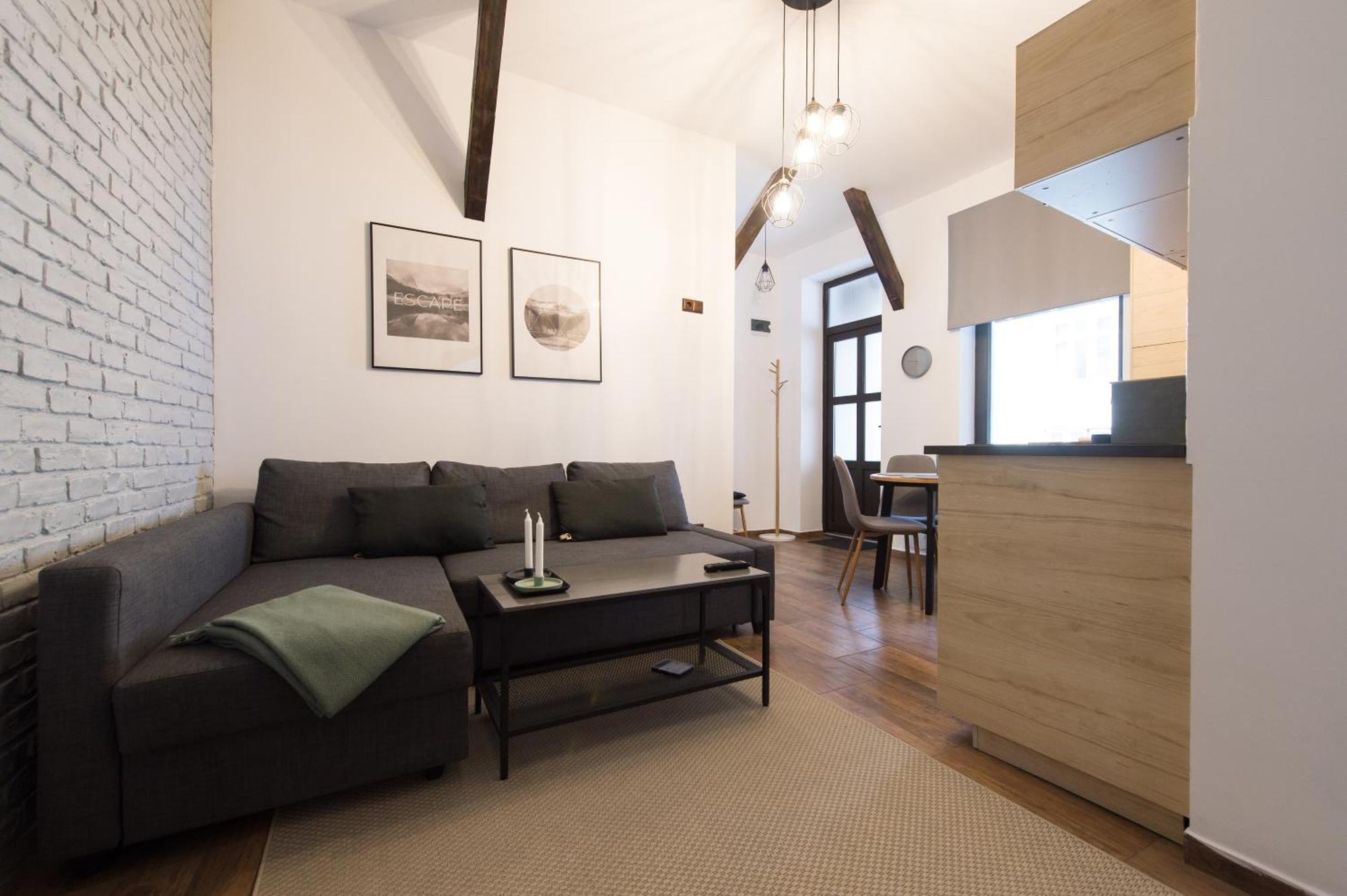 Lovely Brasov Flat With Patio And Mountain Views Exteriör bild