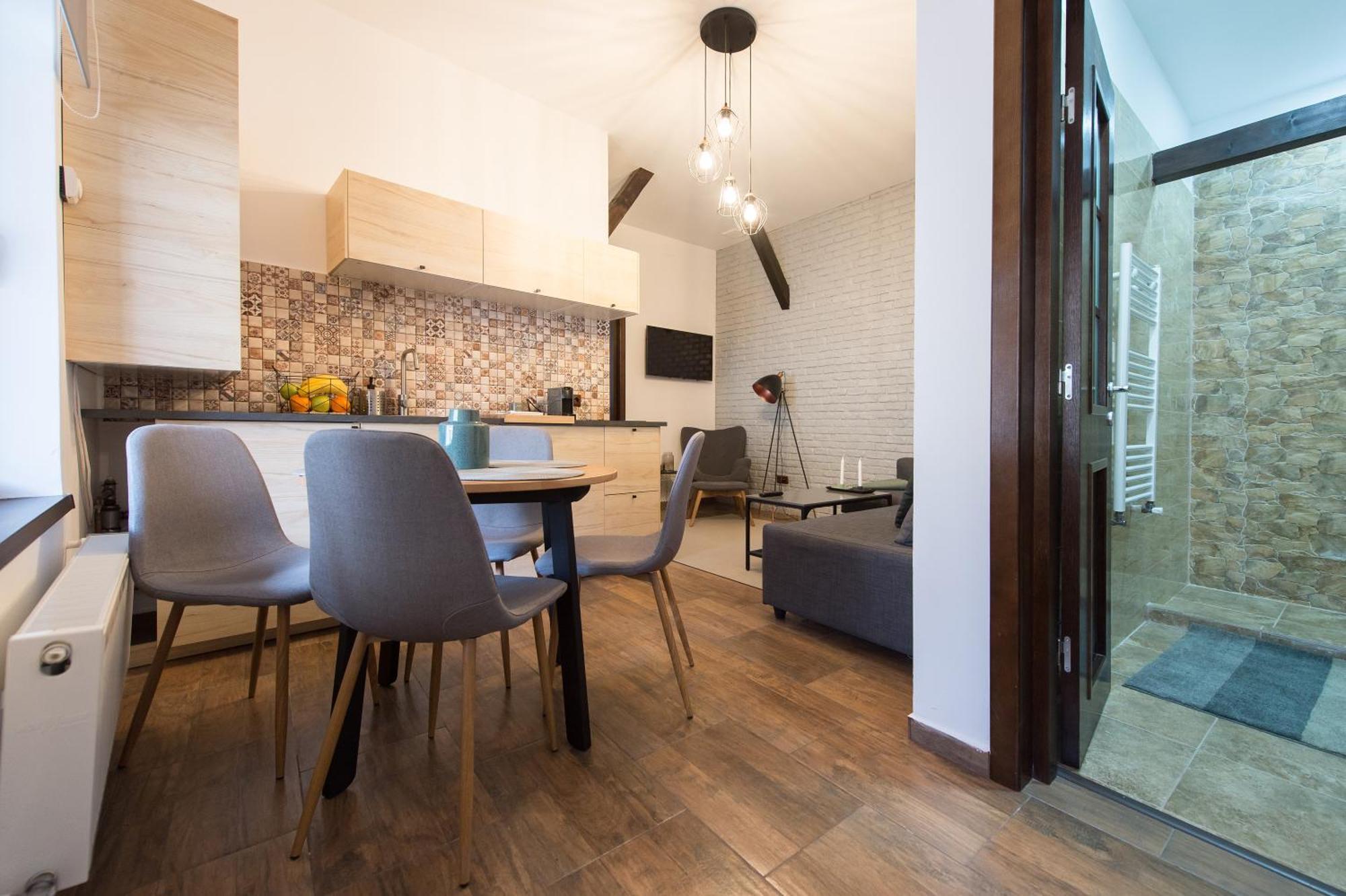 Lovely Brasov Flat With Patio And Mountain Views Exteriör bild