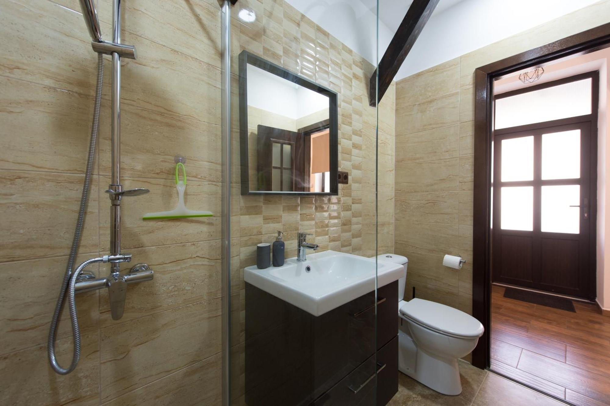 Lovely Brasov Flat With Patio And Mountain Views Exteriör bild