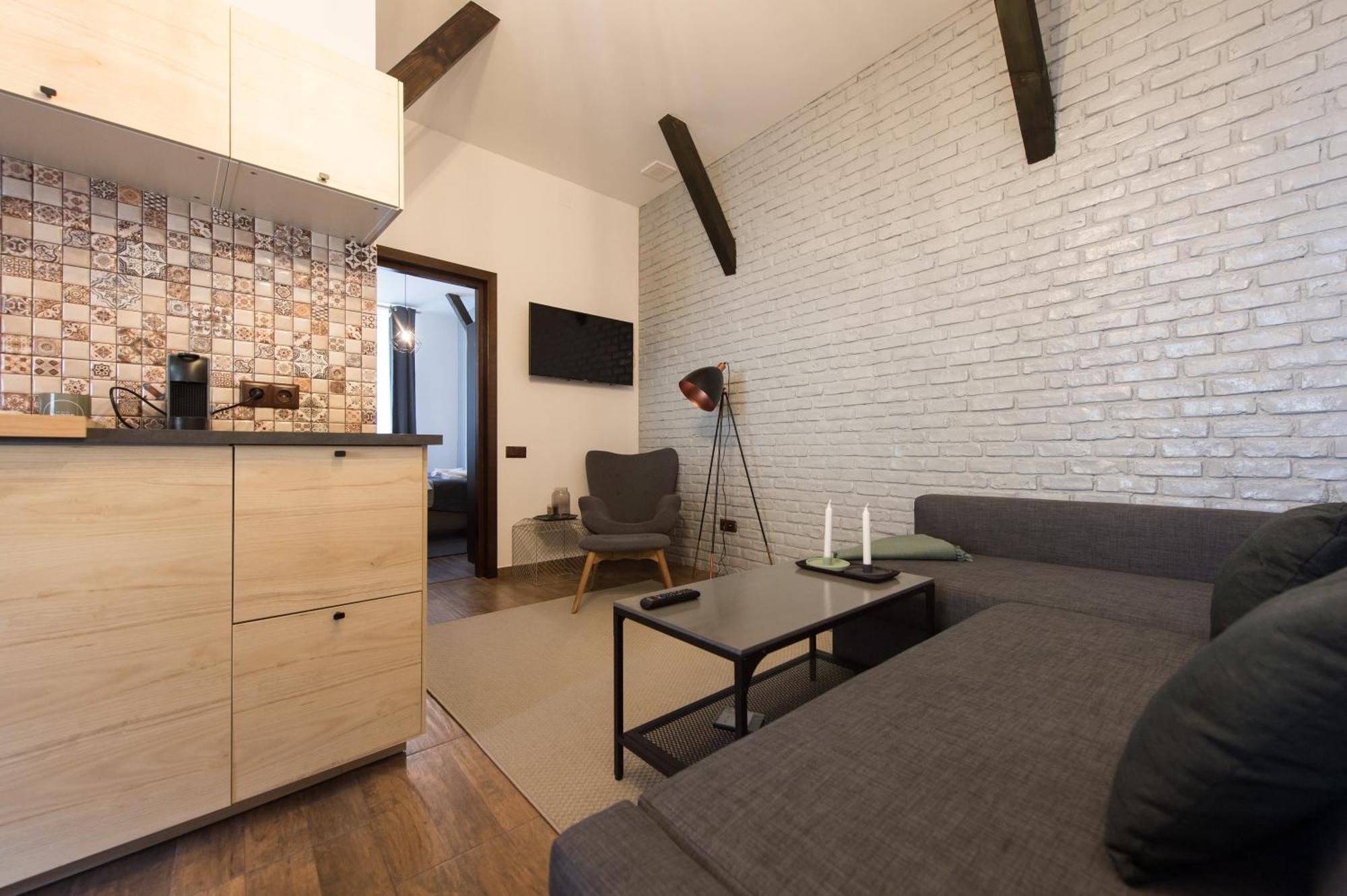 Lovely Brasov Flat With Patio And Mountain Views Exteriör bild
