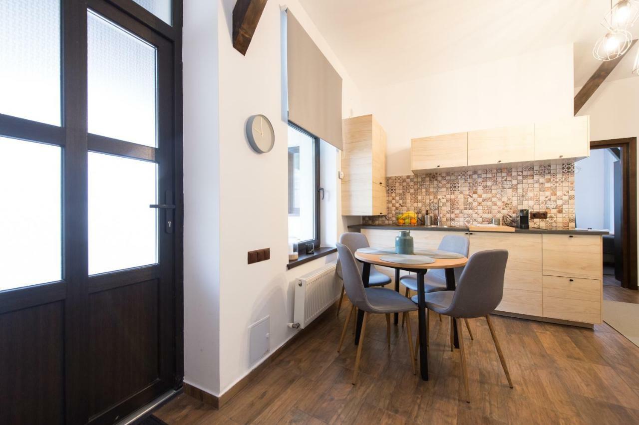 Lovely Brasov Flat With Patio And Mountain Views Exteriör bild